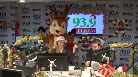 When Does Christmas Music Start on 93.9: A Symphony of Festive Chaos and Joy